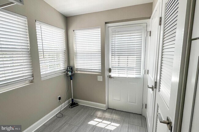 Foto del edificio - 2215 40th St NW