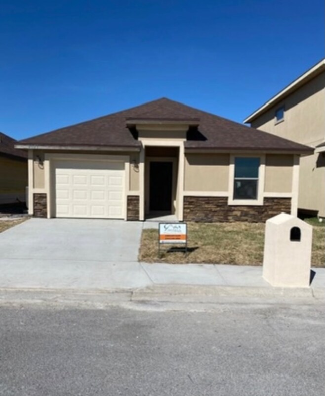 Primary Photo - 2017 Treasure Oaks Dr