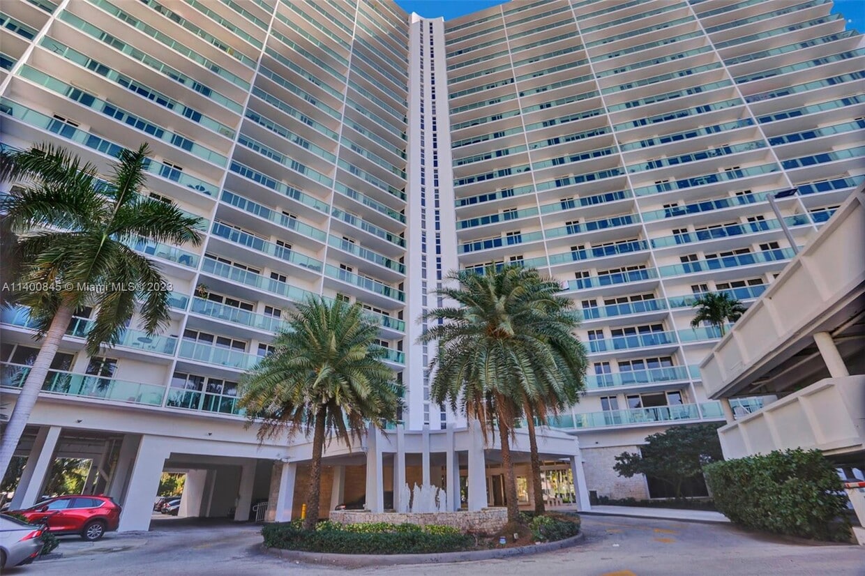 100 Bayview Dr Unit 802, Sunny Isles Beach, FL 33160 Condo for Rent