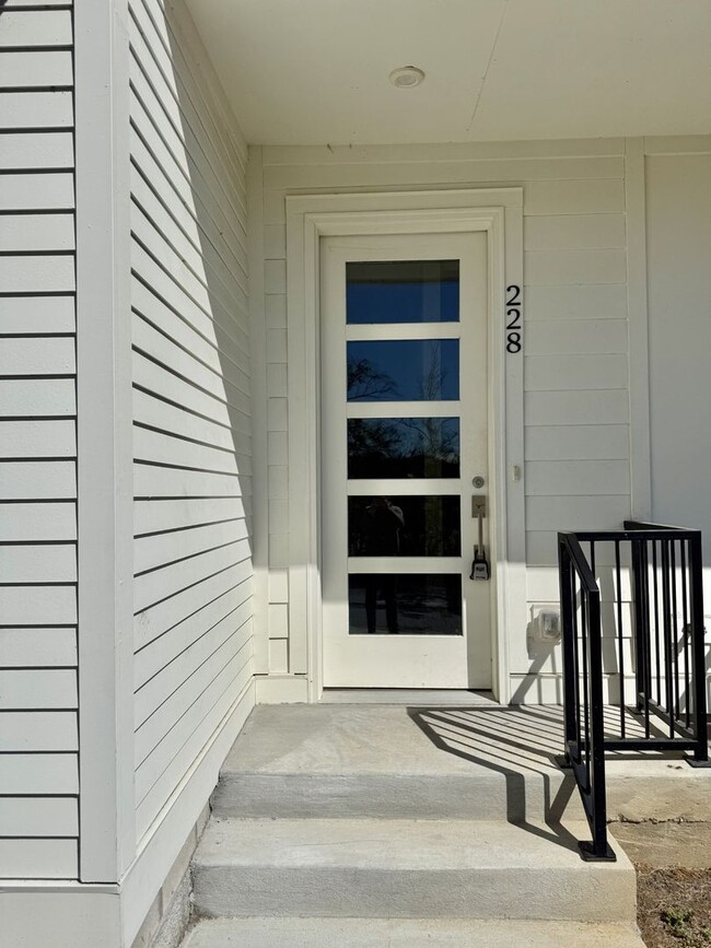 Building Photo - 228 Oceola Ave