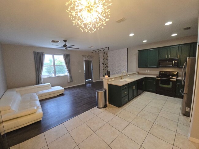 Building Photo - Modern 3 Bedroom 2.5 Bath in Gibsonton
