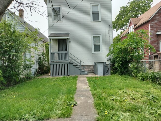 Building Photo - 10619 S Perry Ave