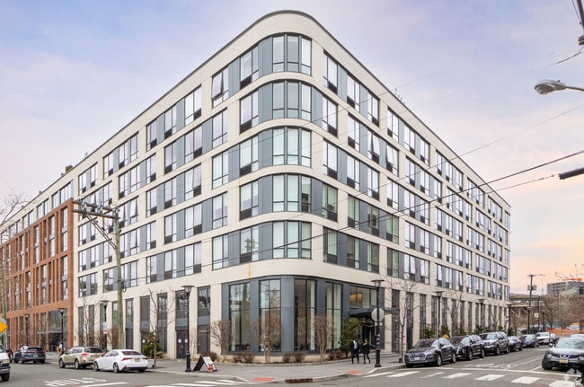 Building Photo - 370 9th St