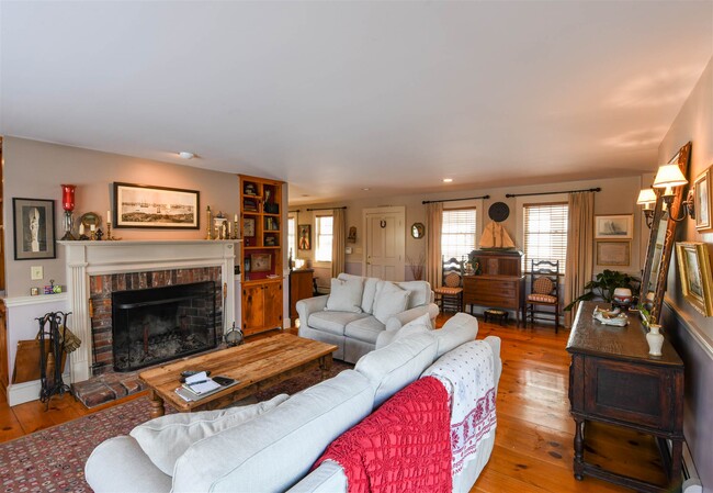 Building Photo - 1077 Farr Hill Rd