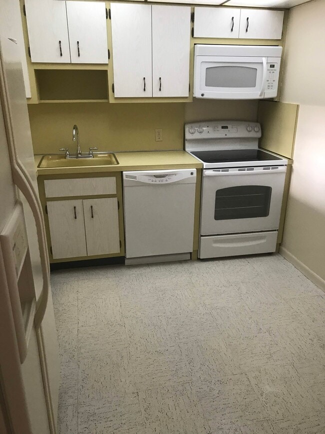 Photo - 5701 Collins Ave Apartment