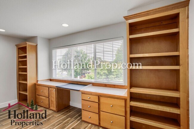 Building Photo - Beautiful 3-Bedroom Home with Covered Patio & Fenced Yard
