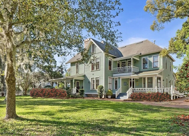 Building Photo - 205 SE 7th St