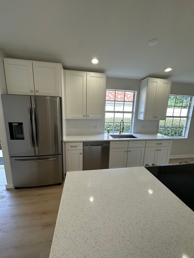 Foto del edificio - 1644 SW Shady Lake Ter