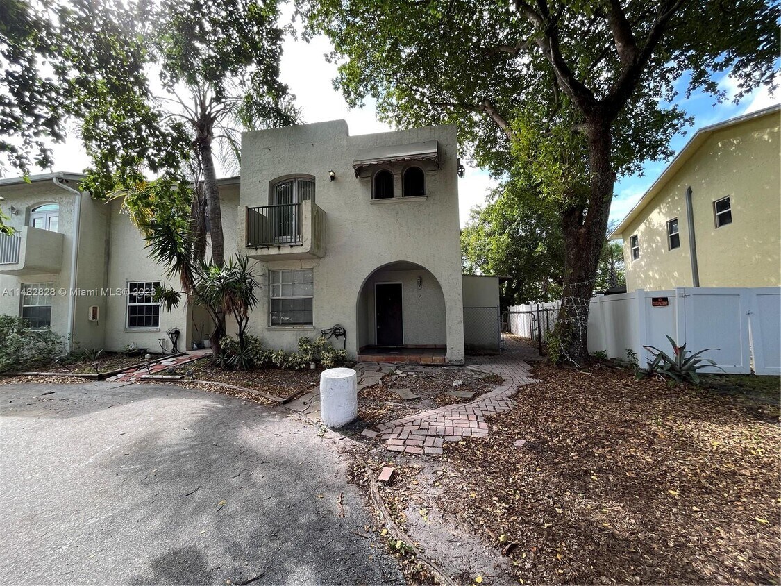 Primary Photo - 4161 NW 9th Ave