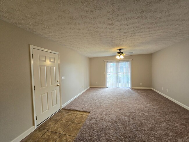 Building Photo - Available IMMEDIATELY!! Updated, 2 Bedroom...