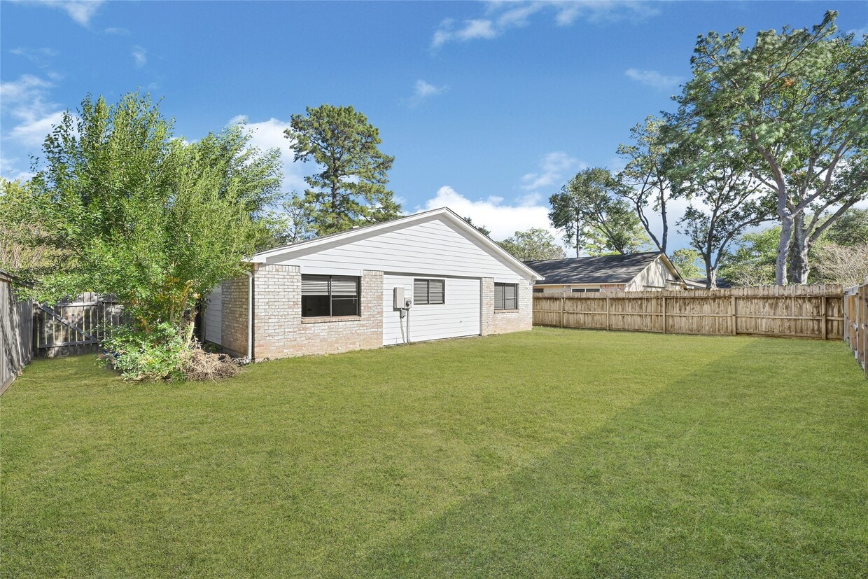 Building Photo - 17411 Seven Pines Dr