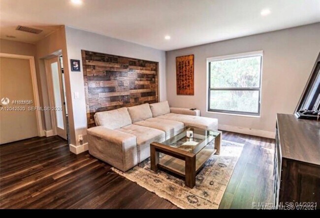 Foto del edificio - 3833 Cocoplum Cir