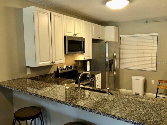 Building Photo - 2124 N Tamiami Trail