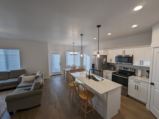 Building Photo - 3797 Big Horn Dr