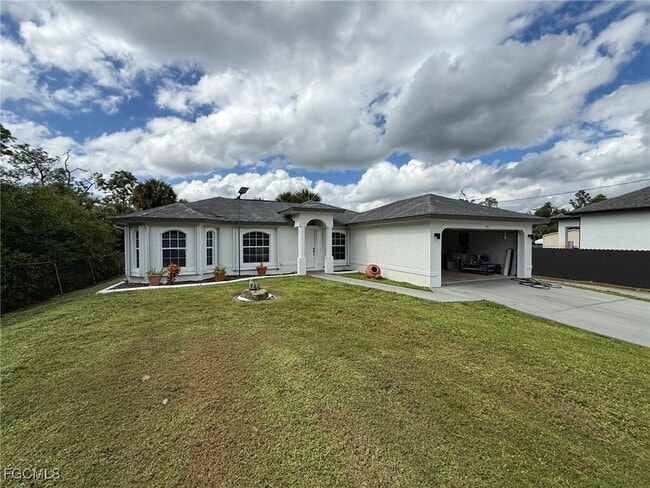 Building Photo - 3335 Everglades Blvd S