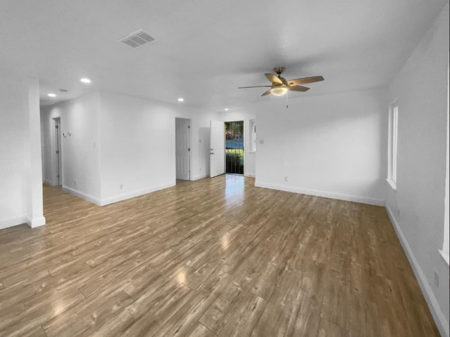 Building Photo - 1109 Frienza Ave