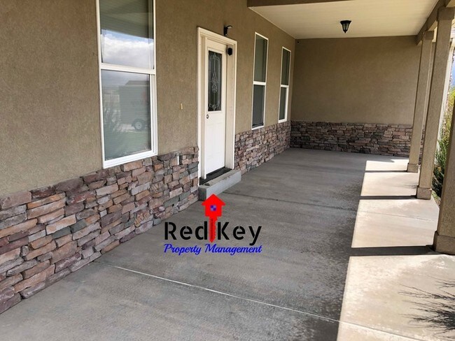 Building Photo - Single Family Home w/Horse Property