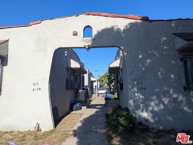 Foto principal - 613 E 83rd St