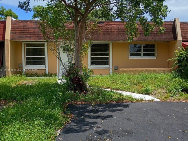 Building Photo - 19373 NW 28th Ct