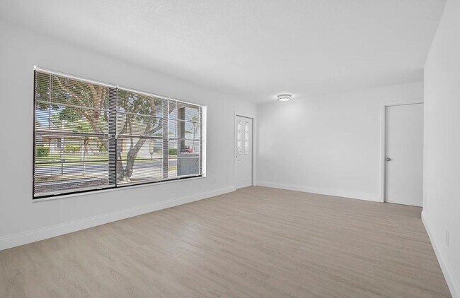 Foto del edificio - 11940 Cypress Key Way