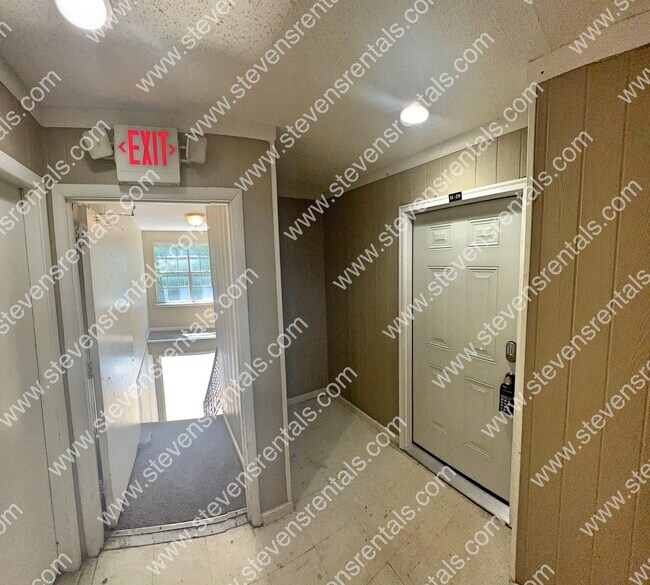 Foto del edificio - 441 Harding Pl