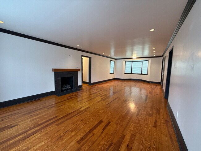 Foto del edificio - "Renovated 3-Bed Oasis with Granite Kitchen & Cozy Fireplace in Huntsville!"