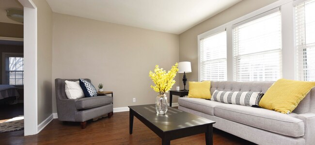 Building Photo - 2 bed 1 bath with W/D
