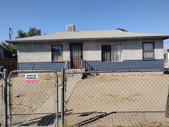 Building Photo - 911 Casa Grande St