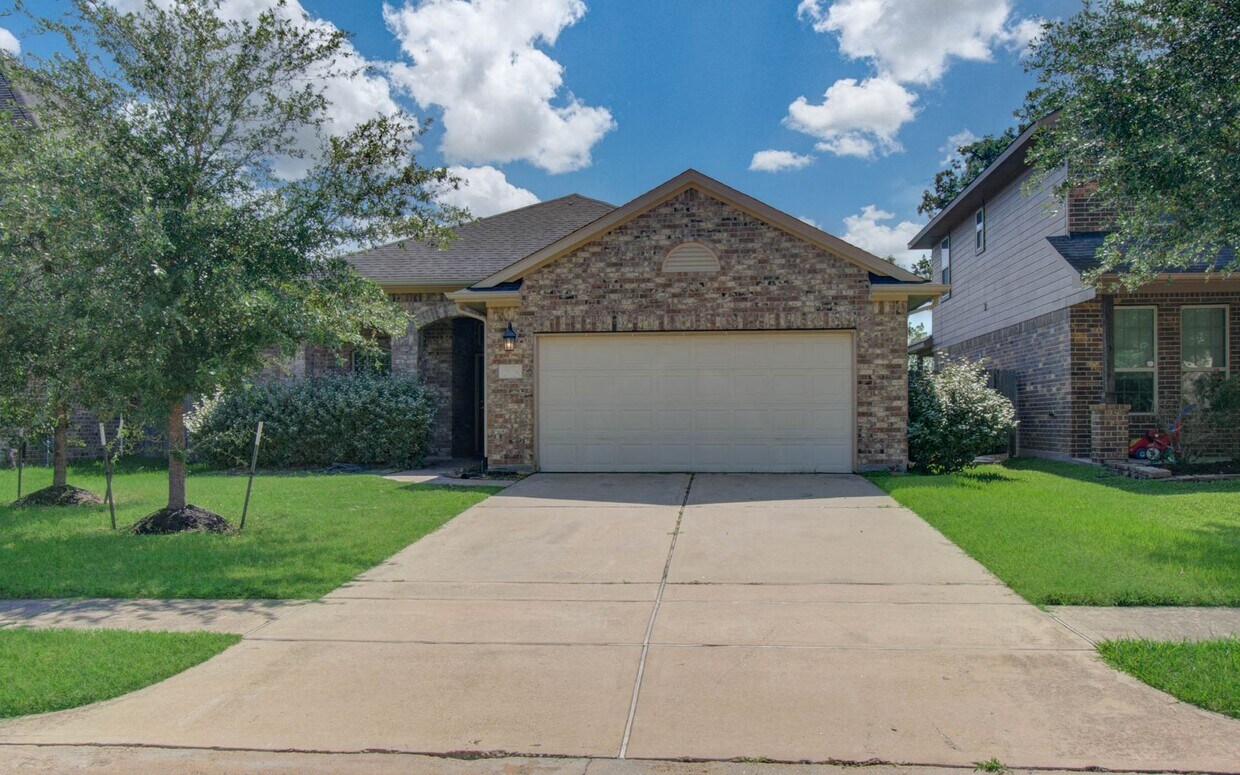 Primary Photo - Move-In Ready Home in Prime Cypress Location