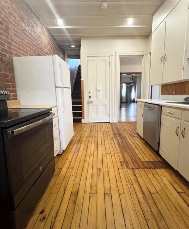 Foto del edificio - 301 W Clinton St