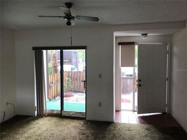 Foto del edificio - 2649 Surrey Ct