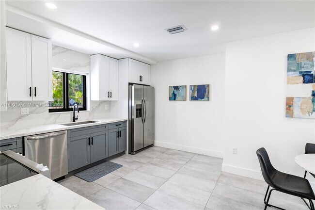 Foto del edificio - 3 br, 2 bath House - 2101 SW 21st St