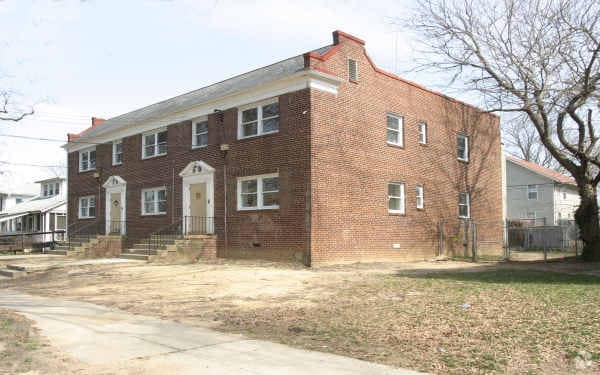 Building Photo - 718-720 31st St SE