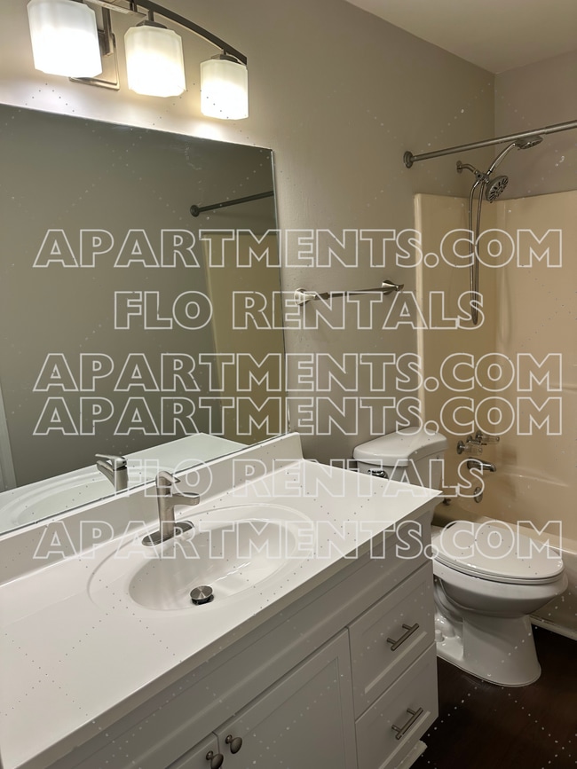 Foto del edificio - 6849 S Lakewood Ter