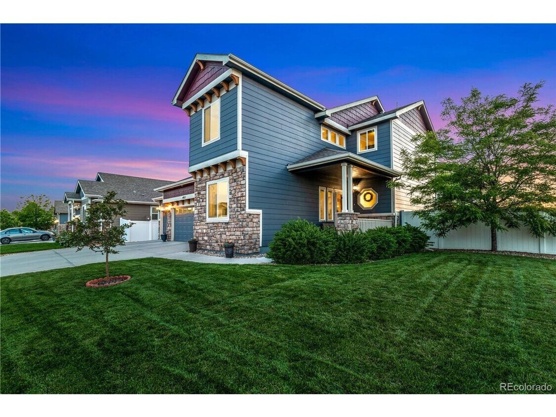 Primary Photo - Gorgeous 5 Bedroom/4 Bathroom Single Famil...