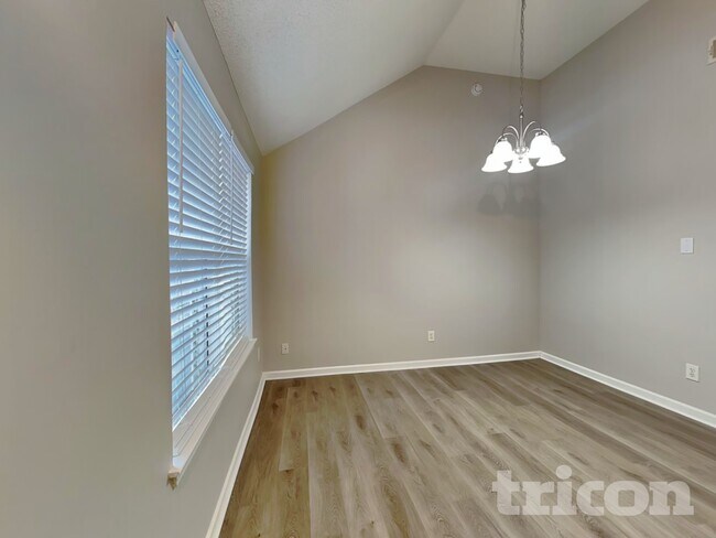 Foto del edificio - 2368 Rambling Way