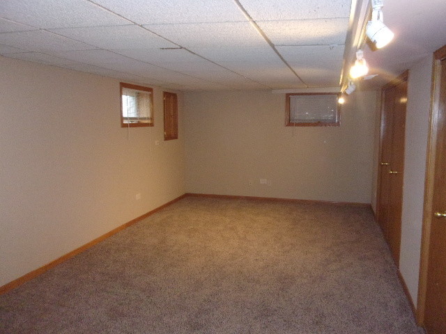 Building Photo - Great 3 Bedroom Tri-level with sub basement.