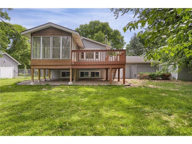 Building Photo - 9937 Deerwood Ln N