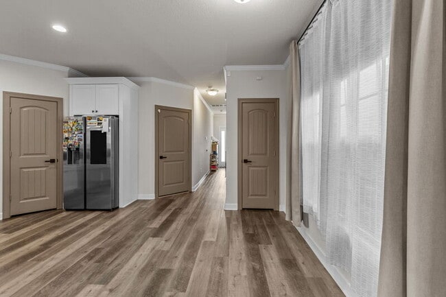 Building Photo - 812 Somb Moore Ways