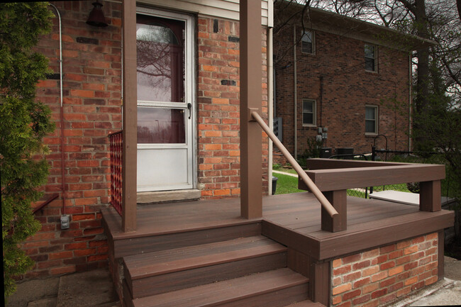 1419 Deck and Entrance - 1419 W Farnum Ave