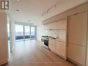 Building Photo - 448 Burnhamthorpe Rd W