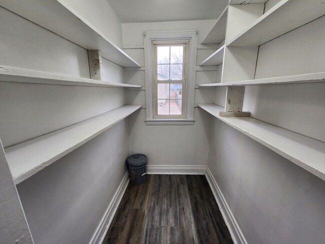 Building Photo - 440 E Queen St