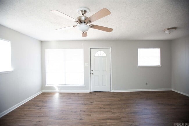 Building Photo - 6501 Pecan Ave