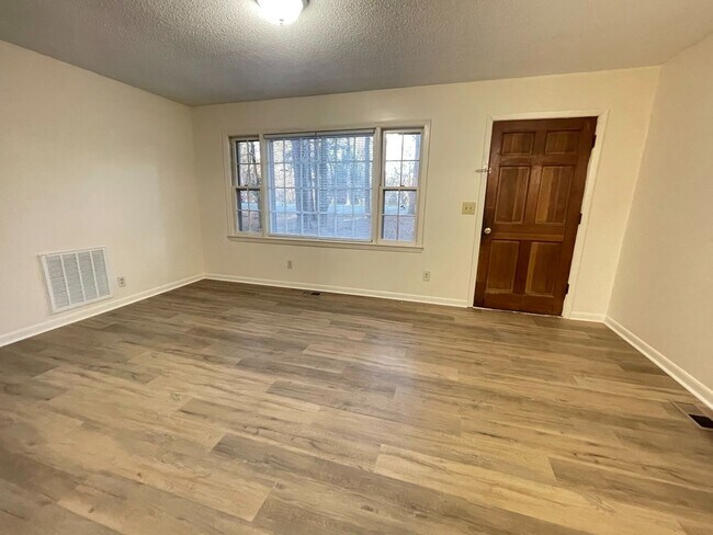 Foto del edificio - Fantastic location near downtown Pittsboro...