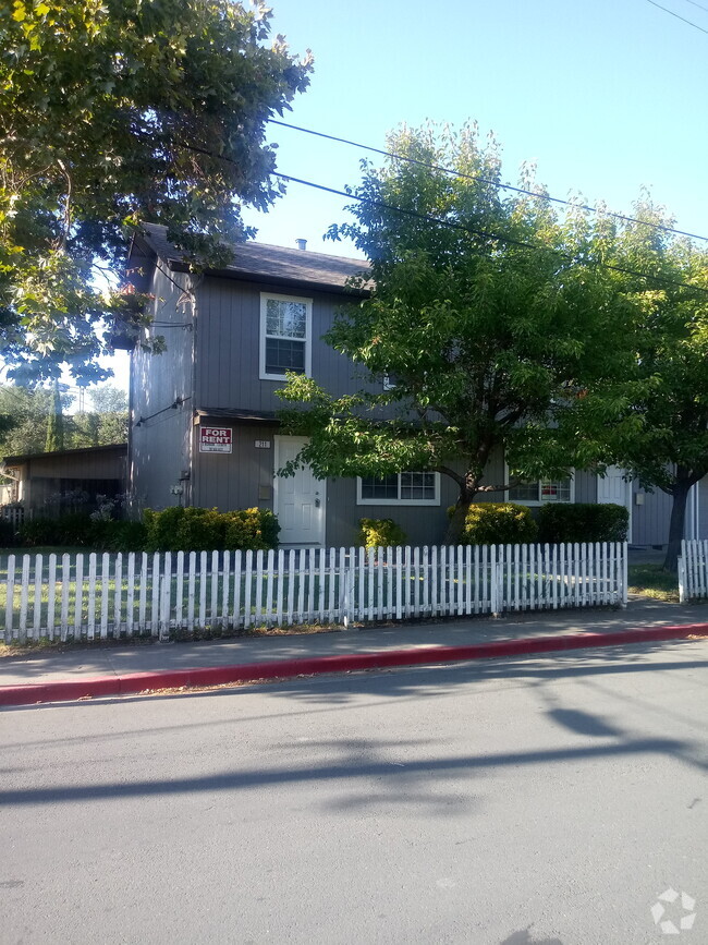 Building Photo - 211 Barnett St
