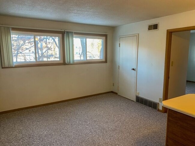 Building Photo - $995 | 1 Bedroom, 1 Bathroom Apartment | Cat Friendly* | Available for August 1st, 2026 Move In!