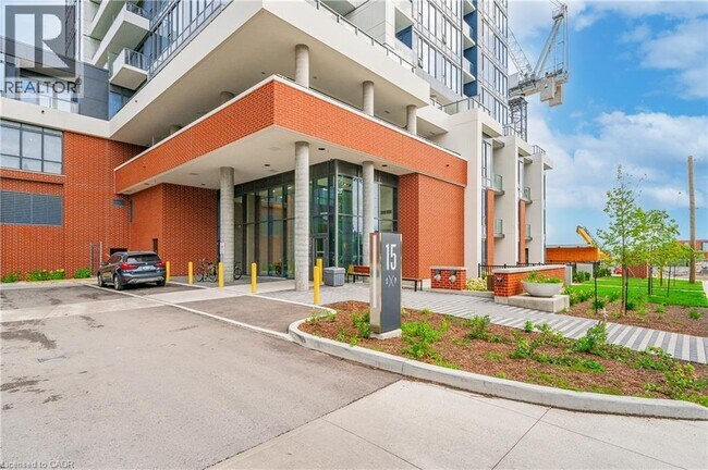 Photo du bâtiment - 15 Wellington St S