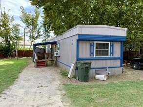 Building Photo - 522 E Redwood Ave