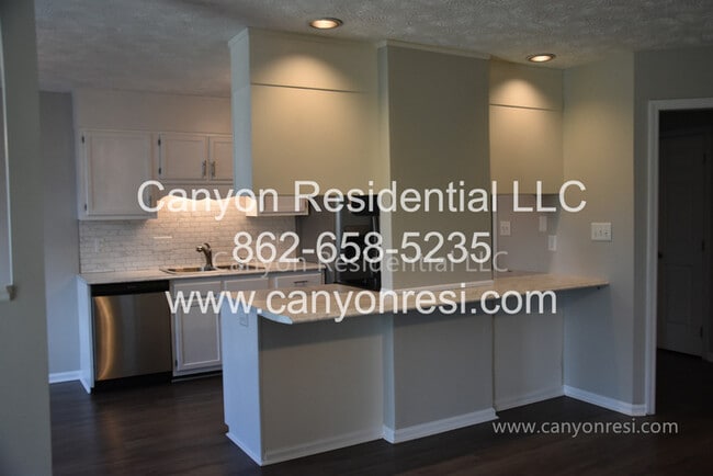 Building Photo - 3513 Chaucer Dr