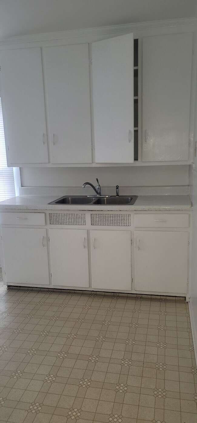 Foto del edificio - 527 W 6th St